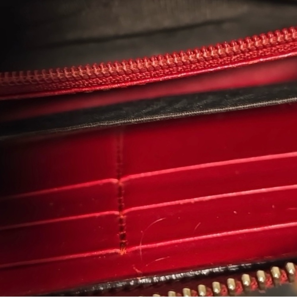 Gucci red Authentic wallet LS - Picture 7 of 9